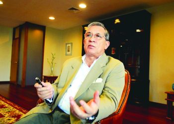 Eski TCMB Başkanı Rüşdü Saracoğlu hayatını kaybetti