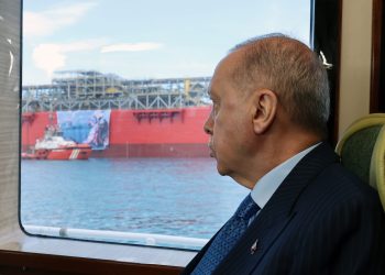 Erdoğan, Türkiye’nin ilk yüzer gaz üretim platformunu Karadeniz’e uğurladı