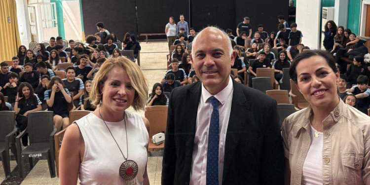 Rüya Taner, Gazimağusa Türk Maarif Koleji öğrencileriyle bir araya geldi