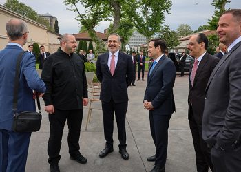 Ukrayna: “Ukrayna heyeti bugün koşulsuz ateşkesi sağlamak için İstanbul’da”