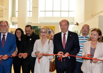 Tatar, sanat sergisine katıldı