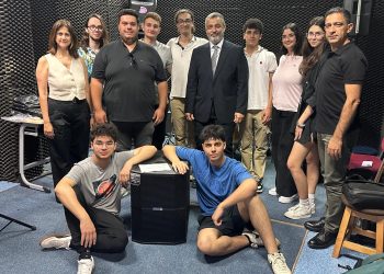 Telsim Freezone 11. Liselerarası Müzik Yarışması birincisi Levent College’e büyük ödülü teslim edildi