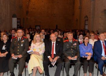 Cumhurbaşkanı Ersin Tatar ve eşi Sibel Tatar GKK Bandosu konserini izledi