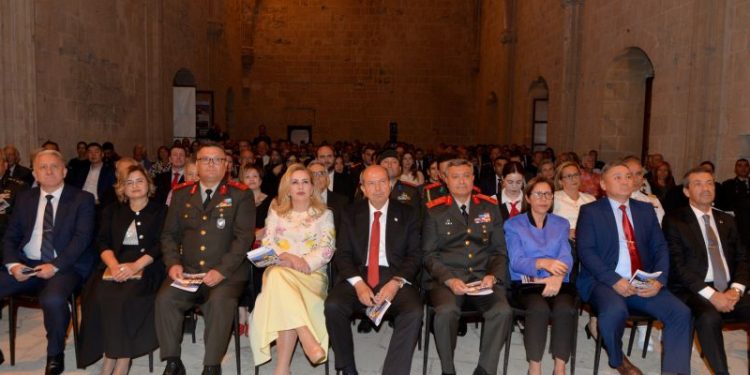 Cumhurbaşkanı Ersin Tatar ve eşi Sibel Tatar GKK Bandosu konserini izledi