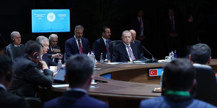 Erdoğan: Türk dünyası Kıbrıs Türklerine daha fazla omuz vermelidir