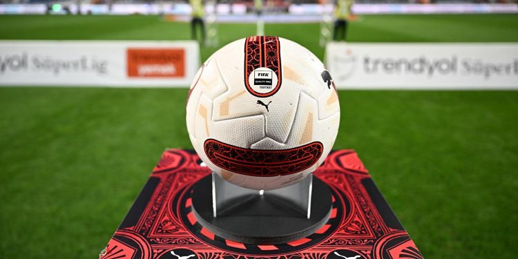 Süper Lig'de gelecek sezon mücadele edecek 18 takım kesinleşti