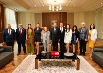 Tatar, Yazar Gülten Dayıoğlu’nu kabul etti