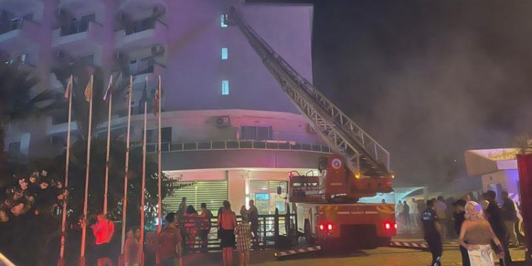 Alanya’da otel yangını: 622 turist tahliye edildi
