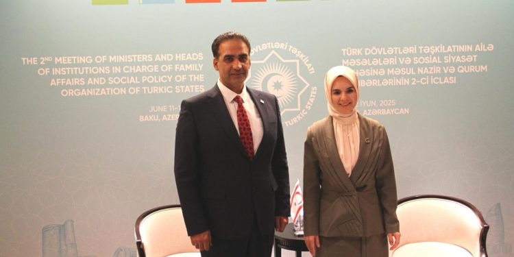 Gardiyanoğlu Türkiye Aile ve Sosyal Hizmetler Bakanı Göktaş ile Bakü’de bir araya geldi