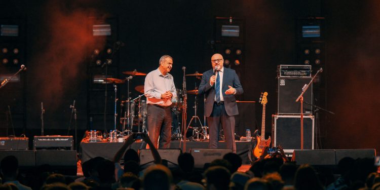 25. Uluslararası Mağusa Kültür Sanat Festivali “Adamlar” konseriyle başladı