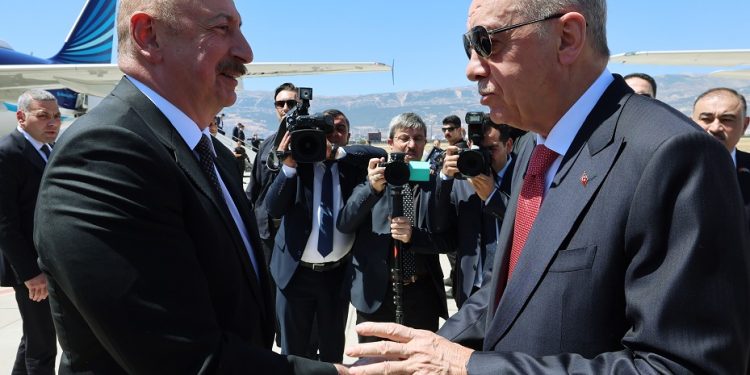 Erdoğan, Aliyev ile görüştü