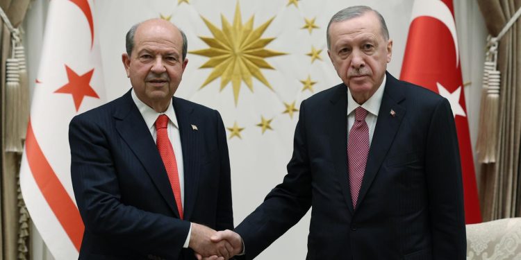 Cumhurbaşkanı  Tatar, TC Cumhuriyeti Cumhurbaşkanı Erdoğan ile bayramlaştı