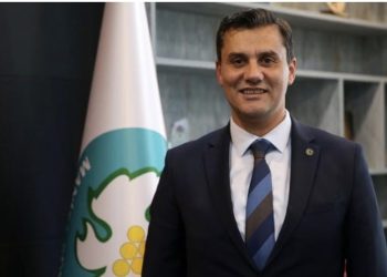 Manisa Büyükşehir Belediye Başkanı Ferdi Zeyrek hayatını kaybetti