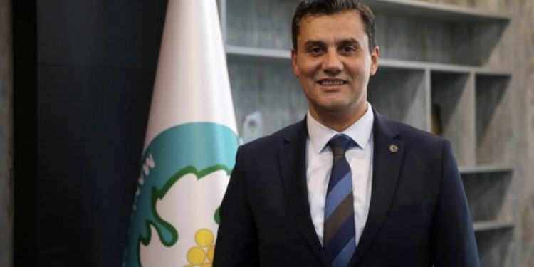 Manisa Büyükşehir Belediye Başkanı Ferdi Zeyrek hayatını kaybetti