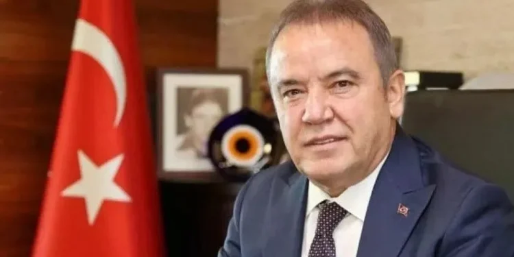 Antalya Büyükşehir Belediye Başkanı Böcek gözaltına alındı