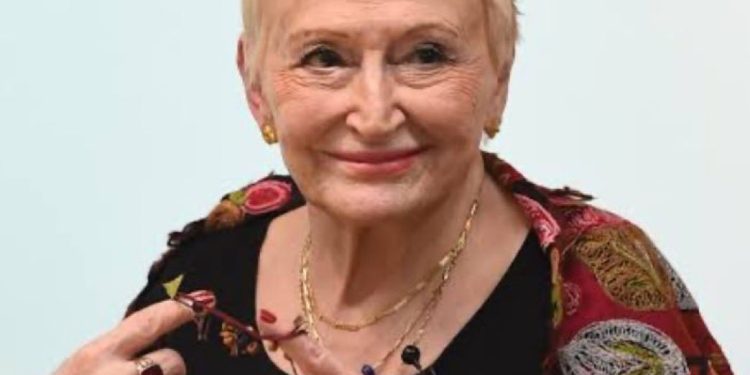 Yazar Pınar Kür hayatını kaybetti