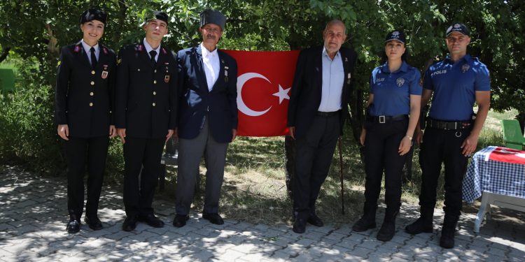 Kıbrıs Barış Harekatı’nın 51. Yılı… “Efsane tank”ın şoförü, destansı anılarını güvenlik güçleriyle paylaştı