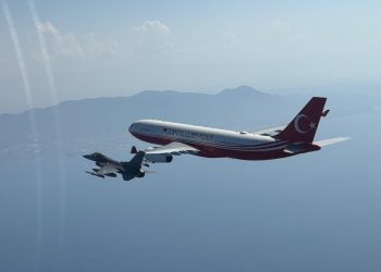 Erdoğan’ın içinde bulunduğu “TUR” uçağına KKTC’ye varışında F-16’lar eşlik etti