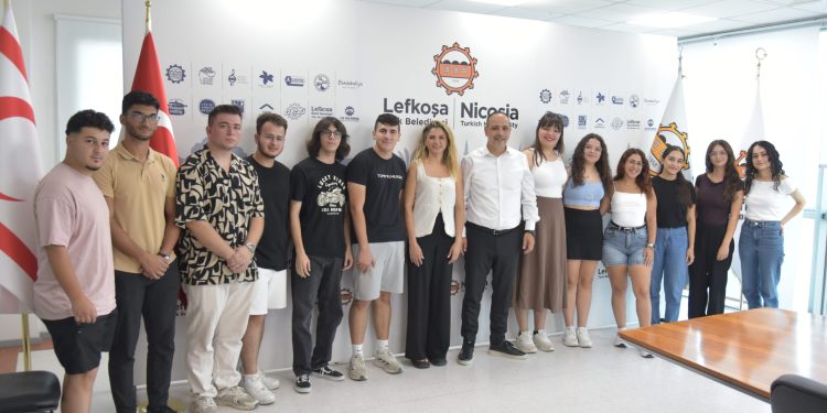 Harmancı, Eskişehir Kültürel Gençlik Gezisi’ne katılacak öğrencilerle bir araya geldi