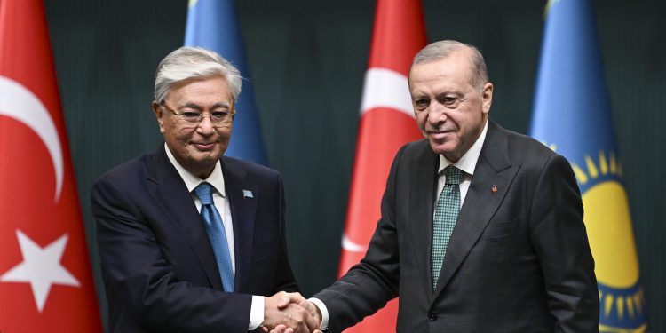 Erdoğan, Tokayev ile basın toplantısı düzenledi : “Kıbrıs Türklerinin eşit ve özden gelen haklarına saygı duyulmasını özellikle istişare ettik”