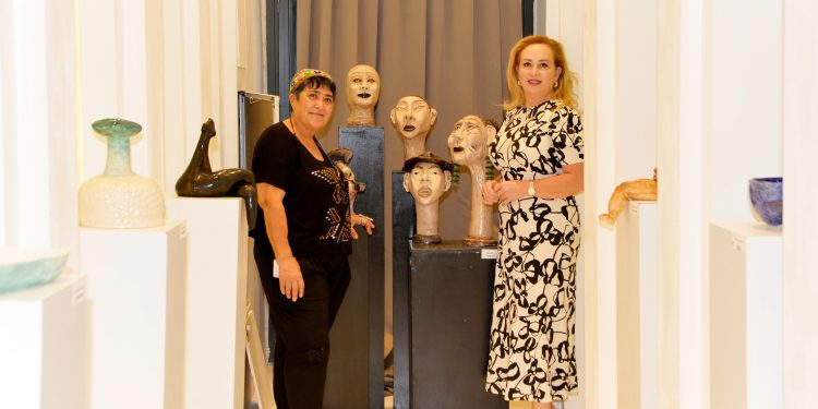 Cumhurbaşkanı Ersin Tatar’ın eşi Sibel Tatar, “Topraktan Hikayeler” sergisini ziyaret etti