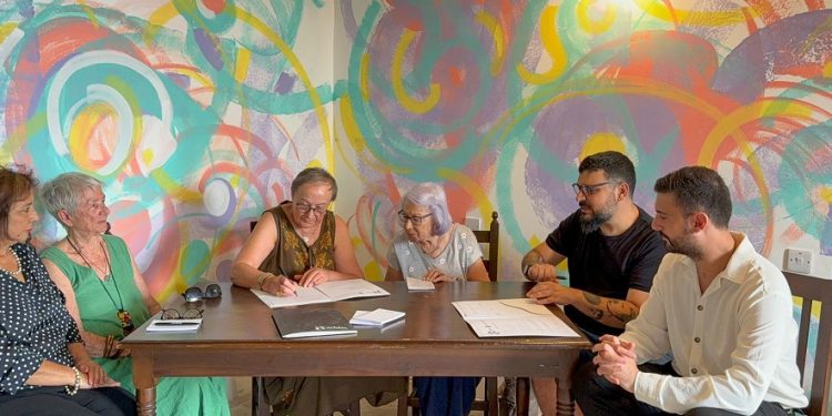 Arkhe Lefkoşa ile Kıbrıs Kâğıt Sanatçıları Derneği arasında Bienal Lefkoşa için iş birliği protokolü