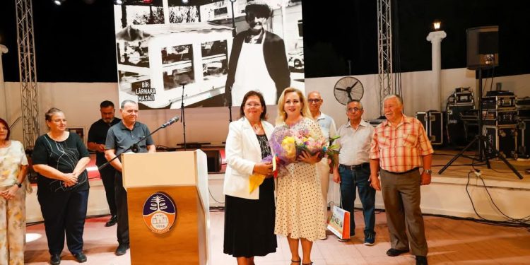 Cumhurbaşkanı Ersin Tatar eşi Sibel Tatar, Larnakalılar Gecesi’ne katıldı