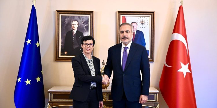 Fidan, AB Komiseri Kos ile görüşmesinde Cenevre ve New York’taki Kıbrıs toplantılarını da ele aldı