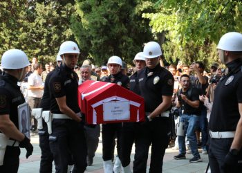 Türkiye, yangında hayatını kaybeden kahraman şehitlerini defnetti