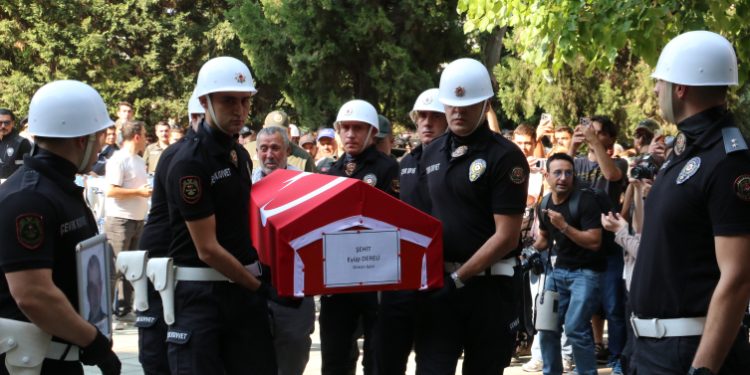 Türkiye, yangında hayatını kaybeden kahraman şehitlerini defnetti