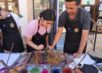 SAMTAY’ın Gazimağusa’daki merkezinde çocuklara ebru eğitimi verildi