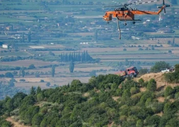İzmir’in Çeşme, Buca, Ödemiş ilçelerindeki orman yangınları kontrol altına alındı