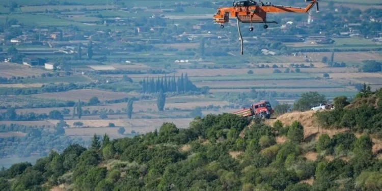 İzmir’in Çeşme, Buca, Ödemiş ilçelerindeki orman yangınları kontrol altına alındı