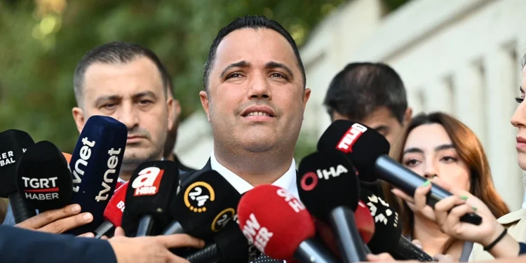 Avukat Rezan Epözdemir “siyasal ve askeri casusluk” ile “FETÖ’ye yardım”dan gözaltında