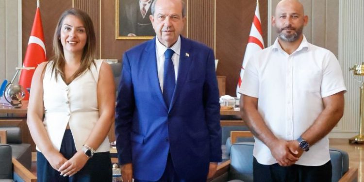 Cumhurbaşkanı  Tatar, Londra Rauf Raif Denktaş Türk Okulu Müdürünü ve beraberindeki heyeti kabul etti