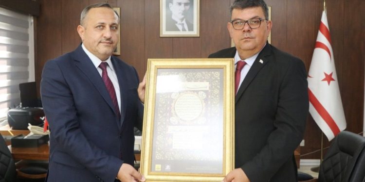 Maliye Bakanı Berova, KKTC Din İşleri Başkanı Moral’ı kabul etti