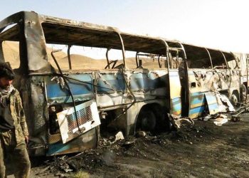 Göçmenleri taşıyan otobüs kaza yapıp alev aldı: 71 ölü