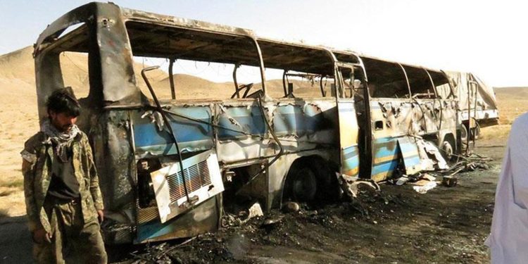 Göçmenleri taşıyan otobüs kaza yapıp alev aldı: 71 ölü