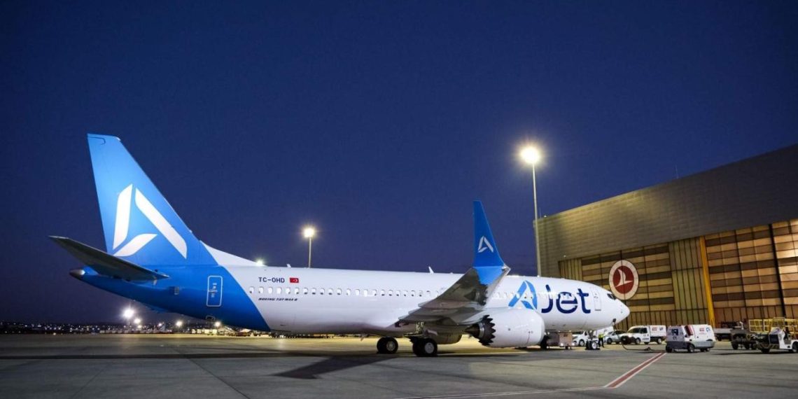 AJet'in üçüncü yeni uçağı İstanbul'a geldi