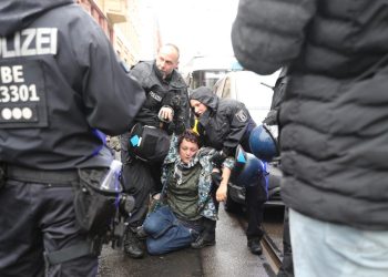 Almanya'da polisten Filistin'e destek eylemine katılanlara sert müdahalede