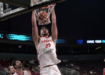 12 Dev Adam 3'te 3 yaptı