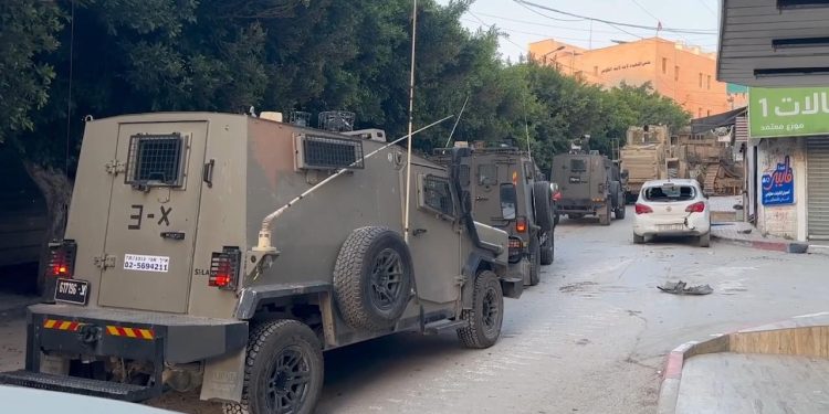 İşgalci İsrail ordusu, Ramallah'ta gözaltına aldığı Filistin Kültür Bakanı'nı serbest bıraktı