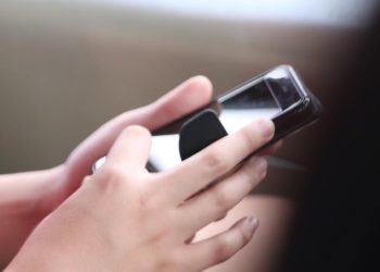 Belçika'da okullarda cep telefonu yasağı 20252026'da yürürlüğe giriyor