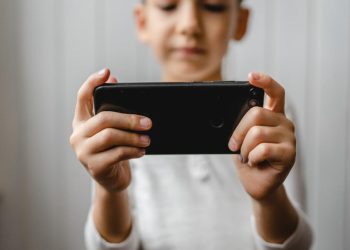 13 yaşından önce akıllı telefon kullanmak ruh sağlığını geriletiyor