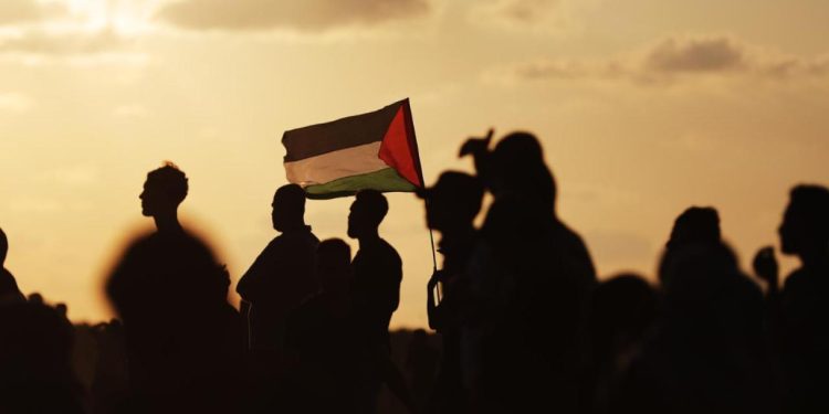 Hamas: İsrail, Gazze'de sivilleri tahliye etmeye zorluyor