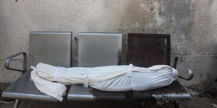 Katil İsrail'in Gazze'ye saldırılarında son 24 saatte 70 Filistinli hayatını kaybetti