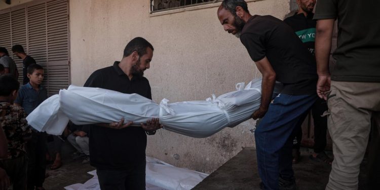 Soykırımcı İsrail'in Gazze'ye saldırılarında can kaybı 62 bin 64'e çıktı