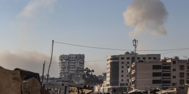 Soykırımcı İsrailin Gazze'ye düzenlediği saldırılarda 20 Filistinli hayatını kaybetti