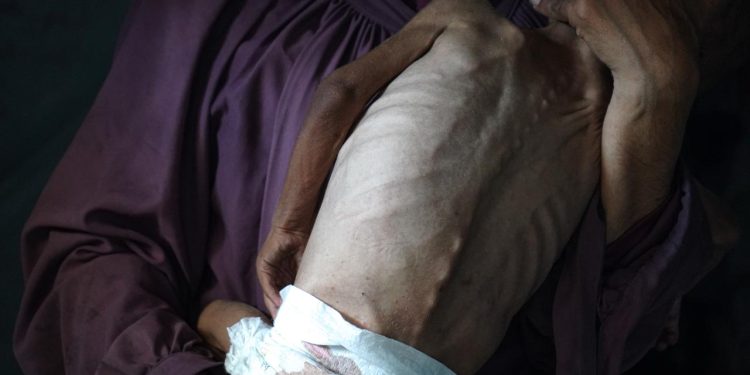 Gazze'yi kıtlığa sürükleyen İsrail, Güney Sudan'a insani yardım yapacağını duyurdu