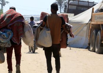 Gazze'nin kuzeyindeki Filistinliler, soykırımcı İsrail'in saldırıları altında bir kez daha göçe zorlanıyor